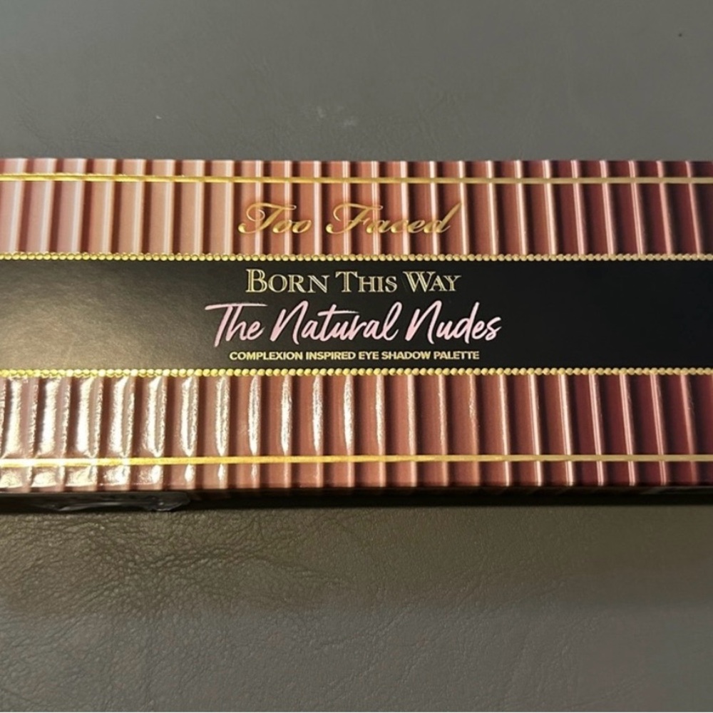 🎀 Born this way {Natural Nudes} Eye Shadow Palette by Too Faced